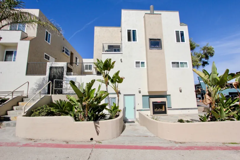 A sunny day at the Mission Beach Villas in Mission Beach, California
