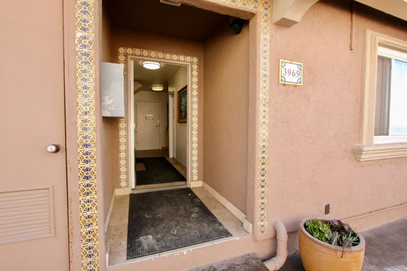 Awesome decorated entrance in front of the building in Mission Belle