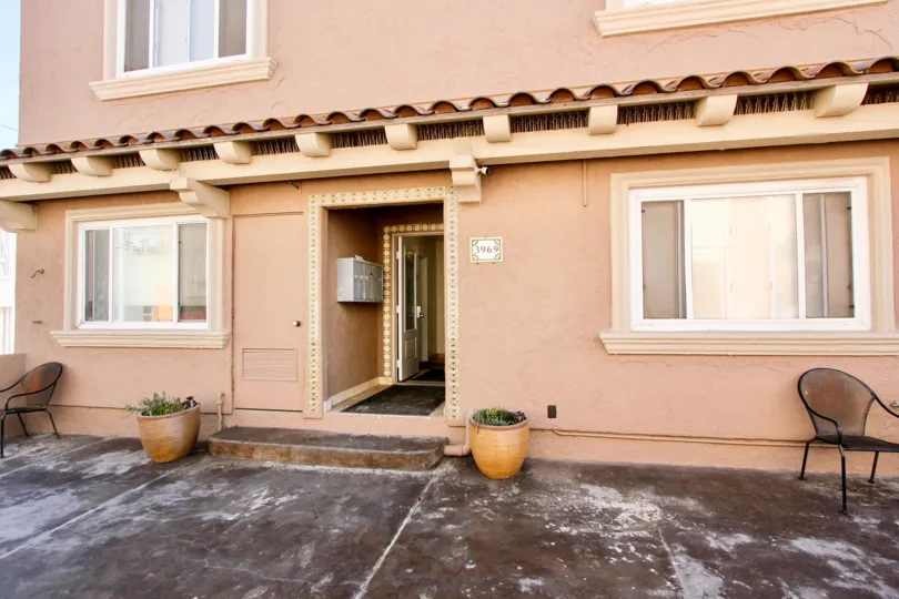 Entrance of the building located in the community of Mission Belle in Mission Beach California
