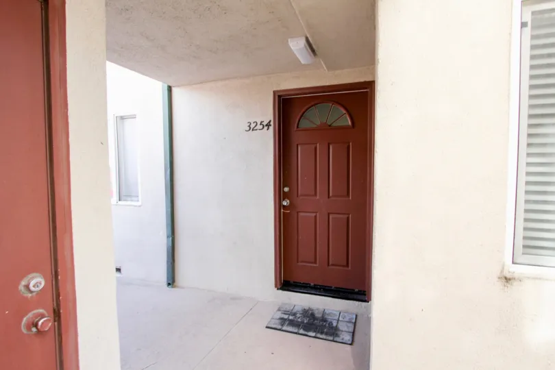 This ocean front building is less than a block from Belmont Park, Big Dipper Roller Coaster Complex, small grocery and fun shops. This rear unit has limited ocean views from the interior but the deck has a sweeping view of the beautiful Pacific. The board