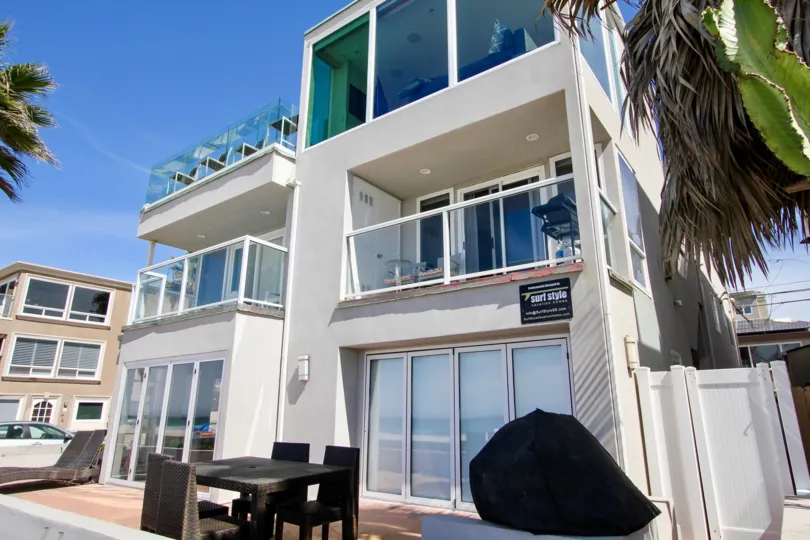 A sunny day on the streets of the Ocean Front One neighborhood of Mission Beach, California