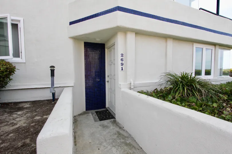 Blue and white villa with lush garden in Ocean Vail in Mission City