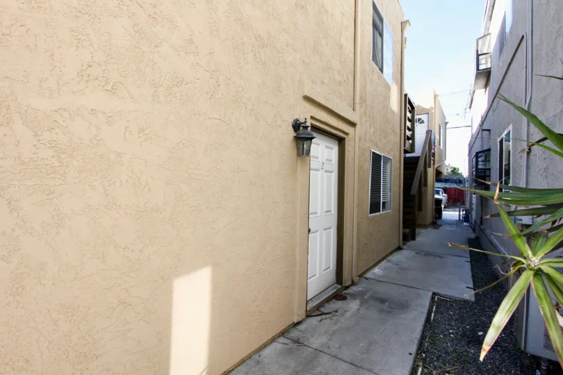 A walkway between two properties in the Mission Beach neighborhood.