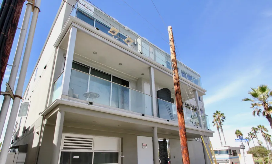 A 2nd and 3rd story desk of a South Beach building in Mission Beach, California