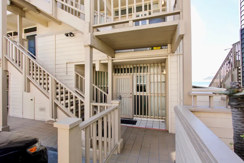 This charming and comfortable condo has two bedrooms and one bathroom, with an extra vanity/sink area in the second bedroom. The master bedroom has a queen bed, sweeping ocean views, and balcony access. The second bedroom has two twin beds. Decorated with