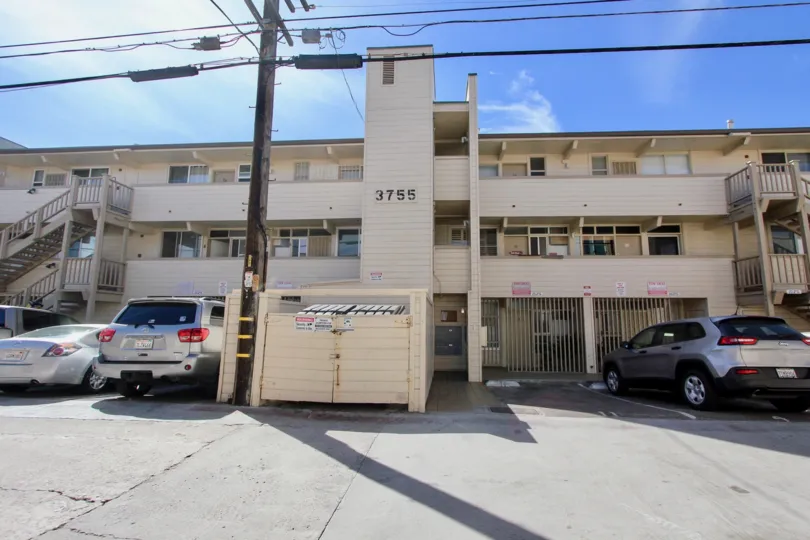 A SUNNY DAY IN MISSION BEACH WITH GOOD SPACE FOR CAR PARKING