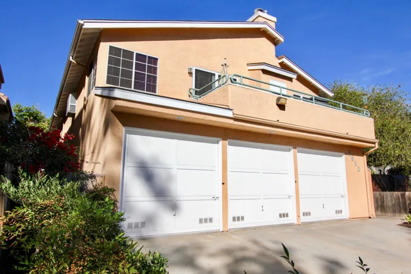 3-Car Garage House in 3922 Albatross, Mission Hills