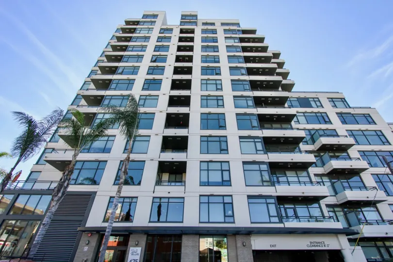 11 ;Storied Apartment with glass sliders and balcony in Alicante.
