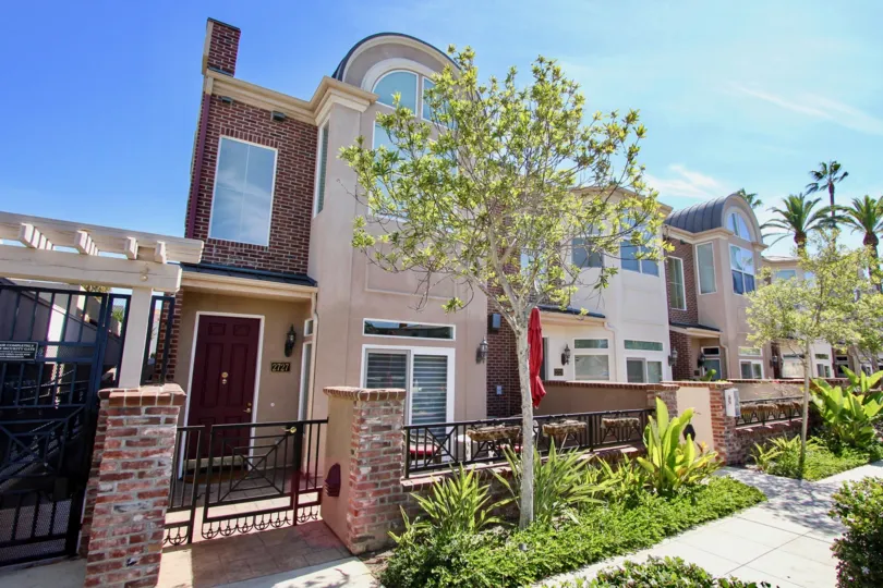 Cambridge Square most beautiful bungalow long aerie nice garden with tree and beautiful parking and garden with tree clear long