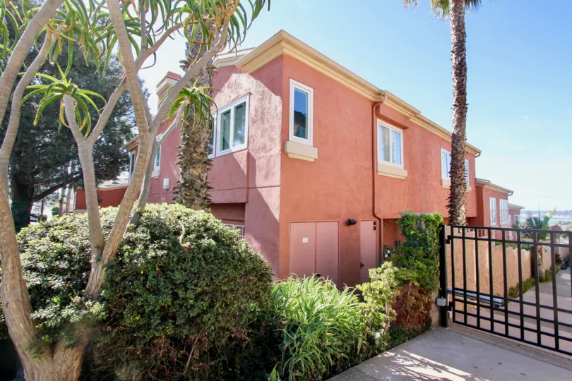 A Bueatiful House In Columbia Crest and Same House Followed By It