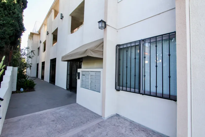 Columbia Heights IN MISSION HILLS MOST ATTRACTIVE BUNGALOW WITH BALCONY AND CLEAN WAY NICE TREE VISIT AND ENJOY