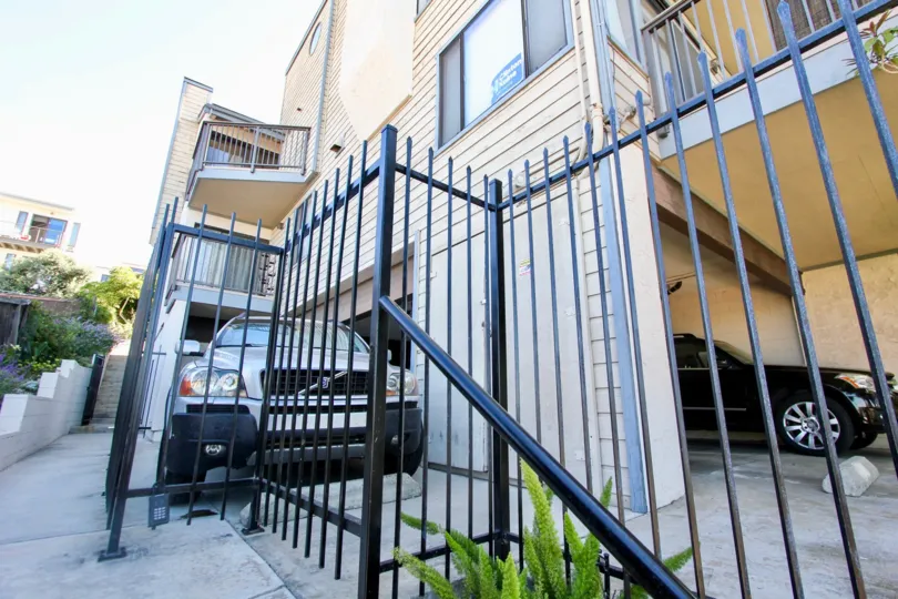 NEWLY REMODELED DOWNTOWN RESORT-STYLE LIVING Located in downtown San Diego's exclusive Marina District, Harborview is in convenient proximity to restaurants and nightlife in the Gaslamp Quarter, as well as PETCO Park, Balboa Park Golf Course and San Diego