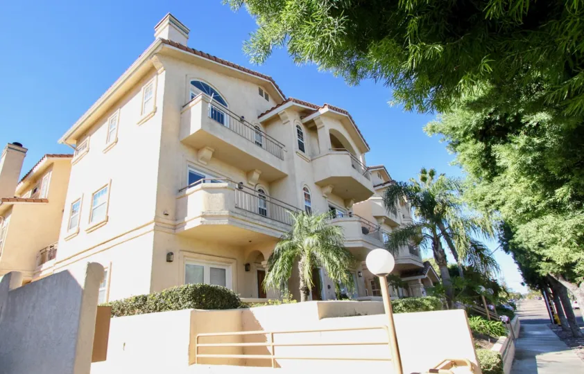A sunny day in the area of Lewiston Condominiums, balcony, palm tree, condo