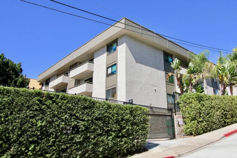 Side view of a residential building in Mission Crest Gardens building in Mission Hills, Calfiornia