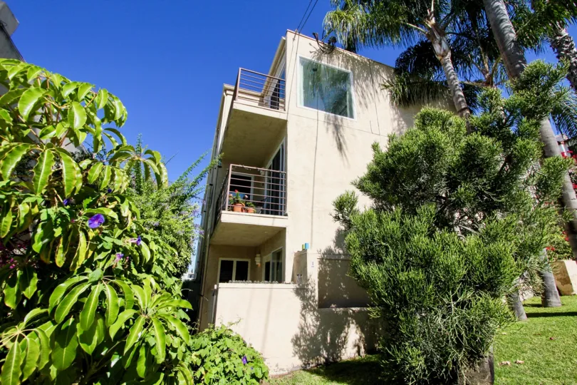 A rear end view of Redwood Condominiums in Mission Hills, California
