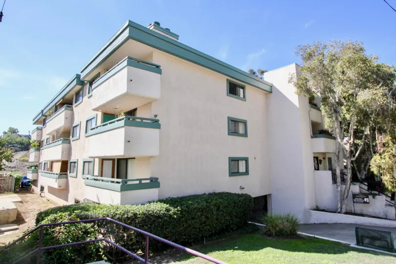 A sunny day in the area of Torrance Canyon. condo. balcony, window, tree