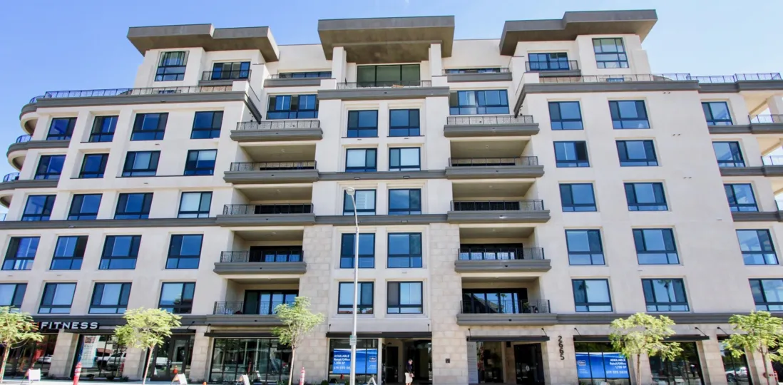 A Big Apartment with glass doors and windows placed in Vue on 5th