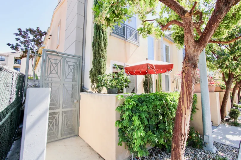 Sunny apartment complex with backyard space area in a beautiful sunny neighborhood