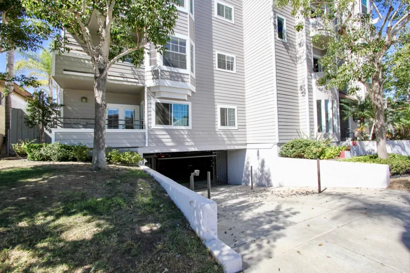 The way to the apartment in Windsor Place is by underway