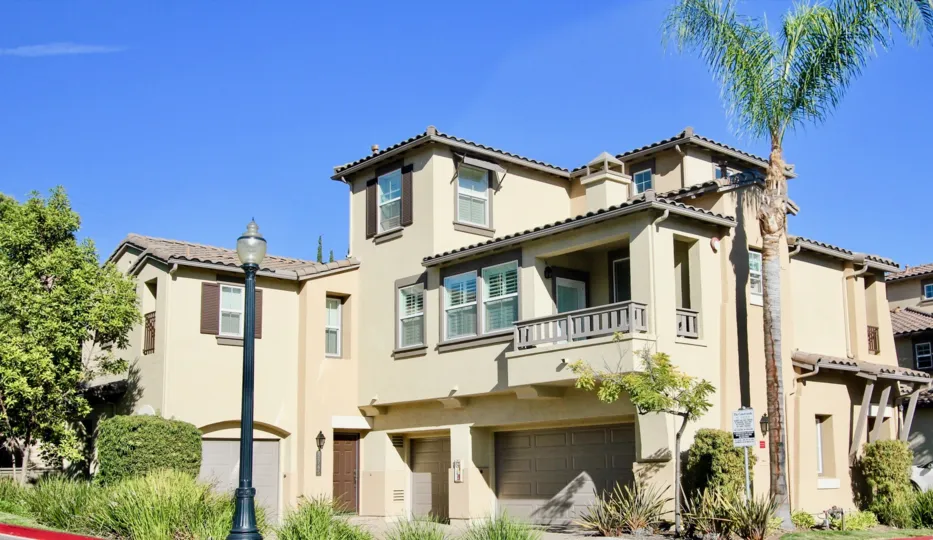 Courtyards at the Escala in California own Mission Valley
