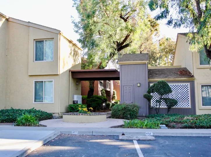 Friars Pointe ,Mission Valley  ,California,trees,building