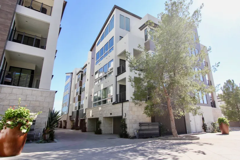 5-storey modern apartment building in Lucent II, Mission Valley, California