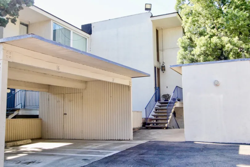 Mission Valley real estate is primarily comprised of condos and town homes. There is one complex in ‘Escala’ that offers detached houses. Thus, it is a popular location for first time buyers, and those looking for an investment. Many students and young pe