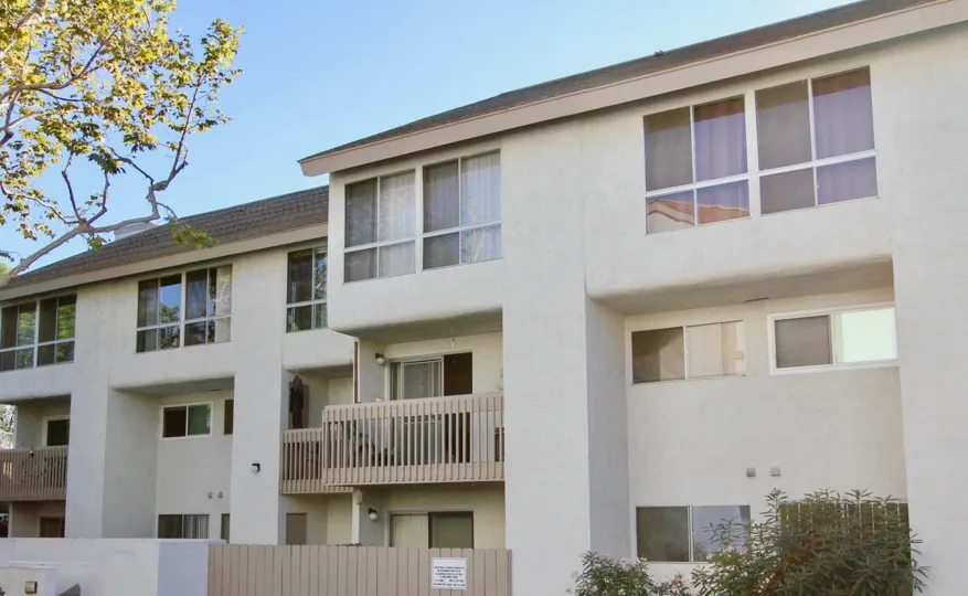 Nestled into the rolling Mission foothills, with views of the entire Bay Area and access to top Mission schools, Mission Heights is an enclave of uniquely luxurious homes. Three multi-generational floorplans range from approximately 2, 783 to over 3, 400 