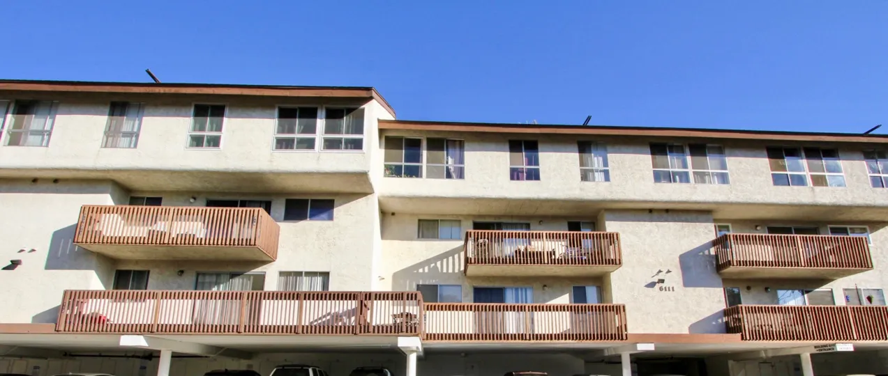A sunny day in the area of Mission Verde, balconies, windows, roof, sky