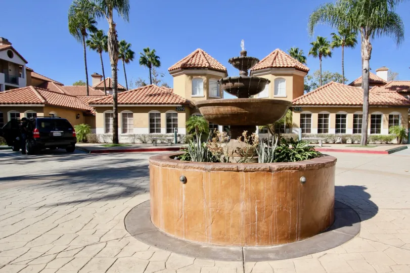Located right in the heart of Mission Valley, River Colony is a perfect mix between affordability and amenities. The grounds at River Colony are well manicured, with some great amenities for owners, including a gym, a resort-style swimming pool, undergrou