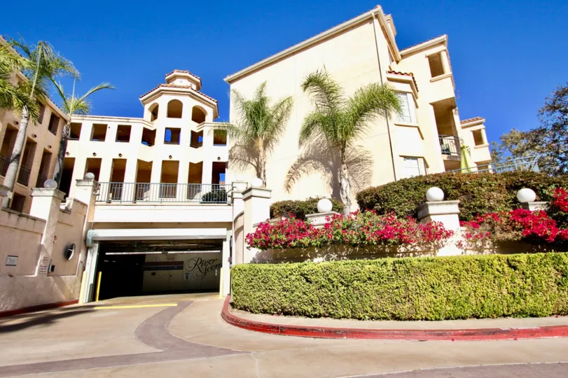 River Scene, a sought after community just minutes to freeway, beaches, and downtown. Walk to shops, trolley, and dining. The complex offers gated security, biking/hiking trails, an exercise room, pool, jacuzzi, and clubhouse with recreation room.