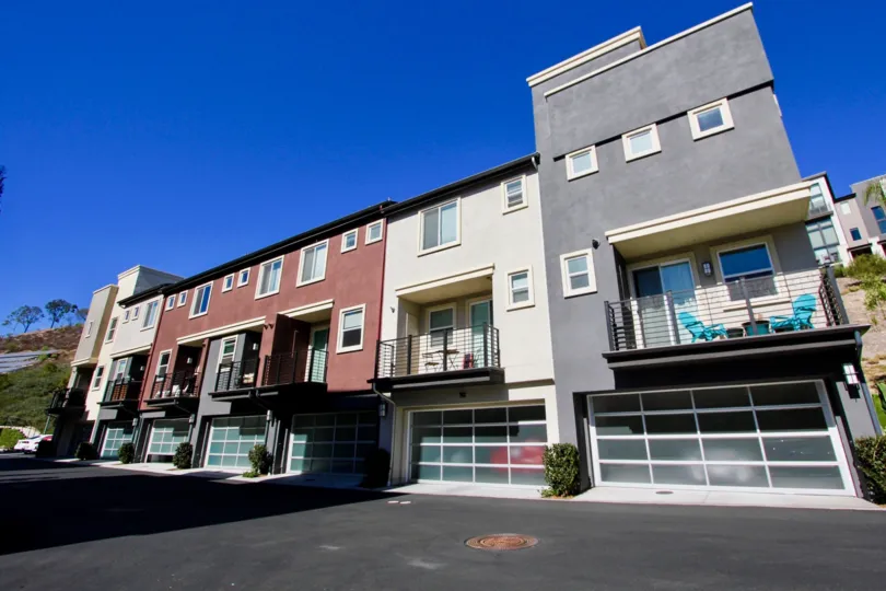 full view of awesome building Skyloft at Origen, located at Mission Valley, CA