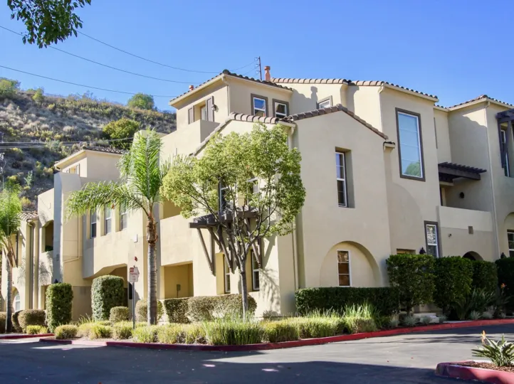erraces at Escala,Mission Valley  , California,trimmed bushes,semi circle