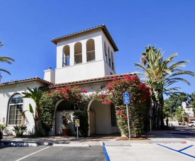 The Missions at Rio Vista, City: Mission Valley, A nice view of a building with nice creepers. An entrance and a terrace.