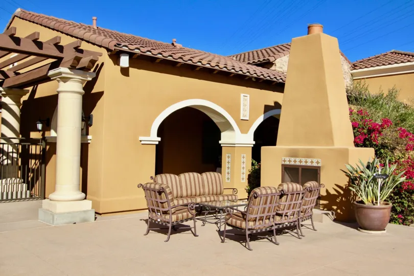 Gorgeous town-home soaring ceilings very bright and airy bamboo floors, this property is in pristine move in condition. New carpet, lovely appliances granite kitchen and more. Great master suite. It has an extra room that can be used as an office or whate