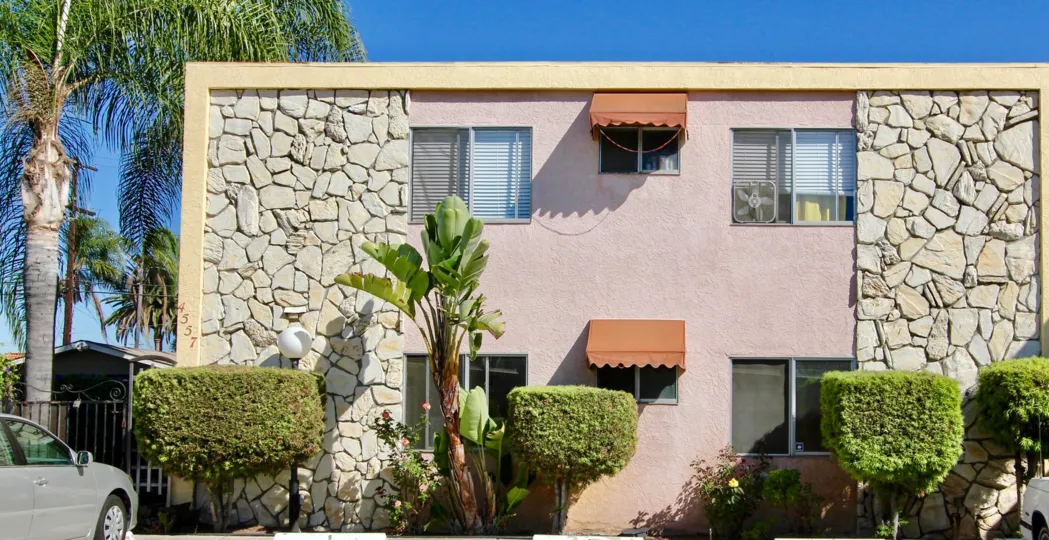 THE APARTMENT IN THE 33RD STREET MANOR WITH THE CAR PARKING, BANANA TREE, FAN, PLANTS