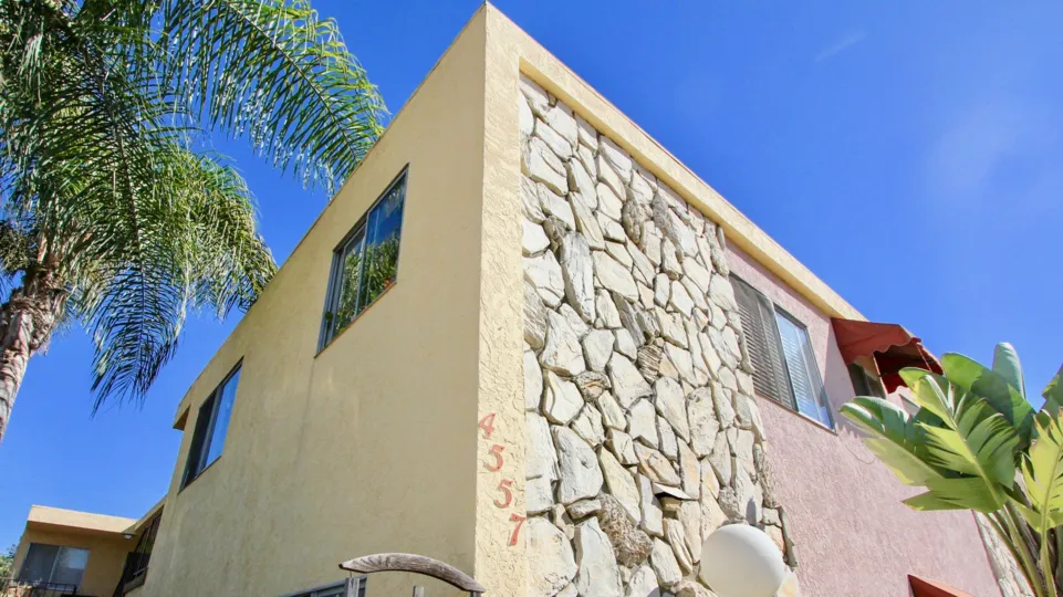 A stone-masonry in the 33rd Street Manor reminds me off the river diversion.