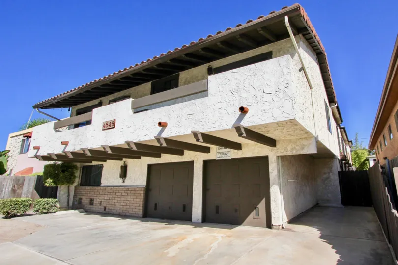 Beautiful day in 33rd Street North, CA displaying a architectural house.