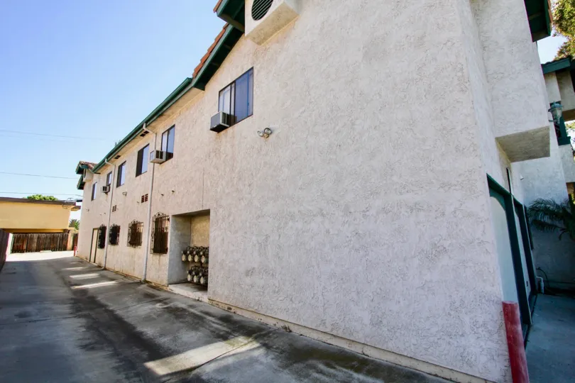 Spacious House with outside area in 34th Street Villas of Normal Heights