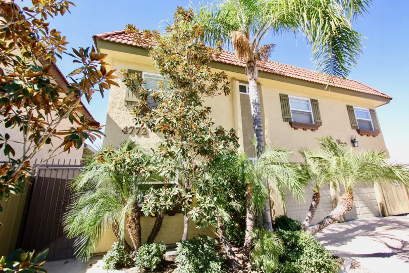THE 4772 APARTMENT IN THE CASA BLANCA VILLAS WITH THE AIR CONDITIONER, SHUTTERS, PLANTS, TREES