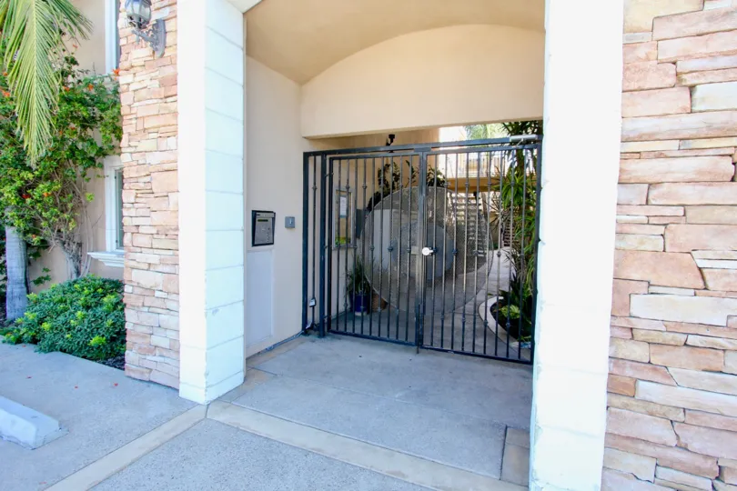 The sunny day in the Casa Bonita a beautiful building and superb design.
