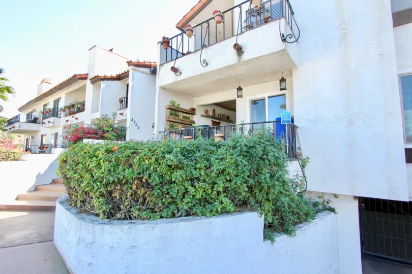 Beautiful condo Fully Gated Community with a beautiful balcony and underground garage