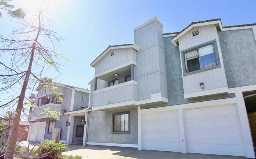 beautiful frontal view of cherokee court in normal heights california