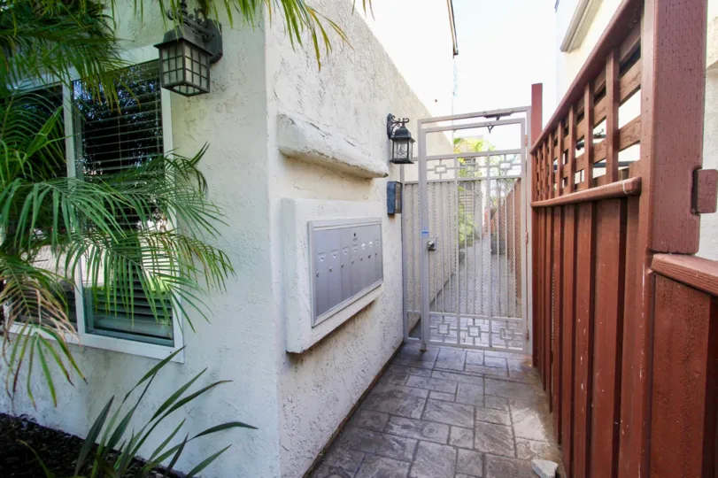 Gorgeous condo on a quiet and gated Community and garage