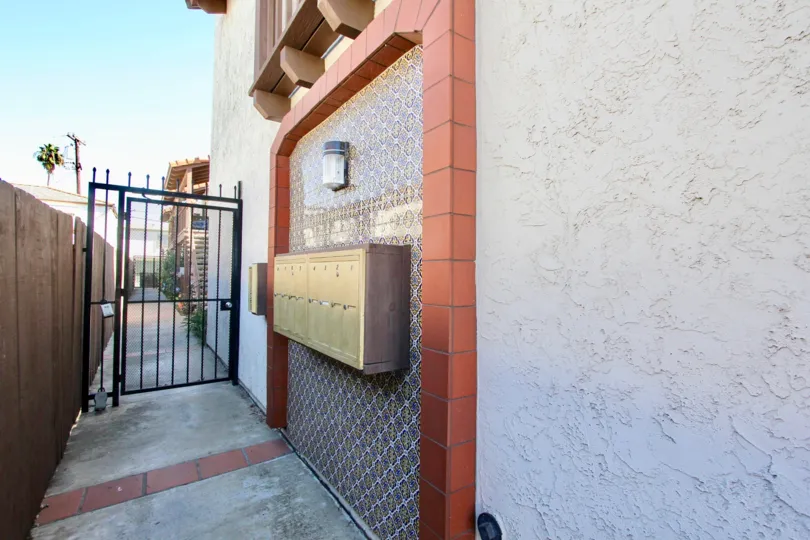 Side access to apartment with personal mailbox in Normal Heights