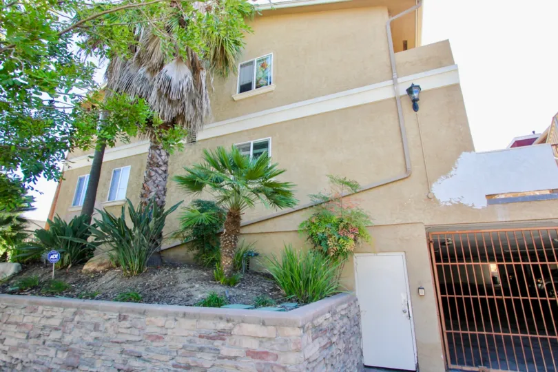 A sunny day in the area of Monroe Villas II, outside, brick, palm trees, condos, light