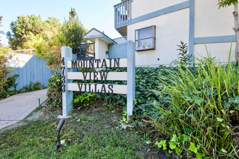 A sunny day in the Mountain View Villas with beautiful Grden and street