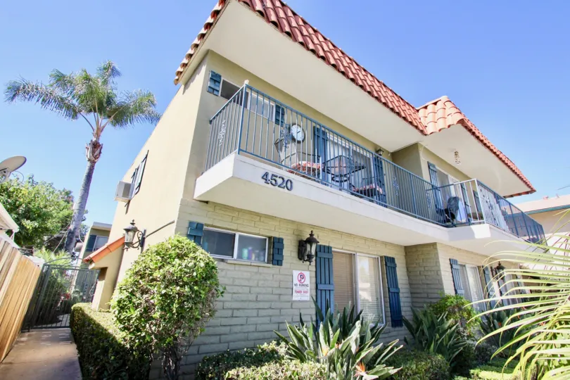 upward view of 4520 nottingham in normal heights california