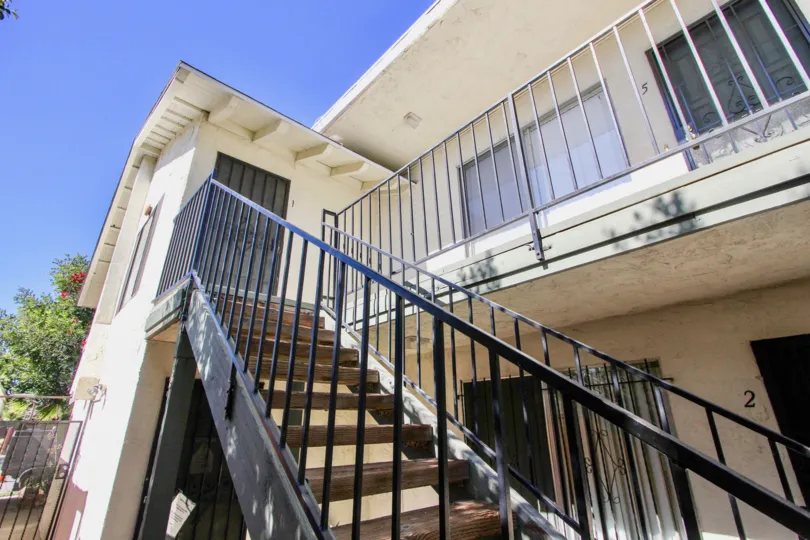 Tranquility of ascension stairs to your apartment in Oaktree Villas in the city of Normal Heights