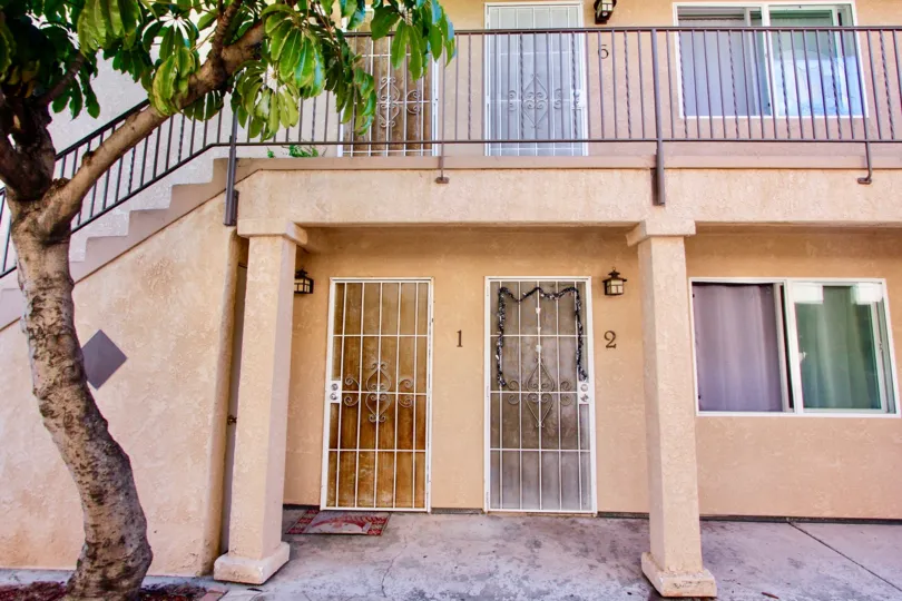 THE 1, 2 HOUSE IN THE PALM TERRACE WITH THE BALCONI, UPSTAIRS, TREE